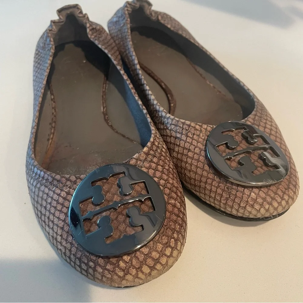 TORY BURCH Brown Tan Ballet Flats! Snake Pattern. Rubber Logo Soles! Silver 7.5